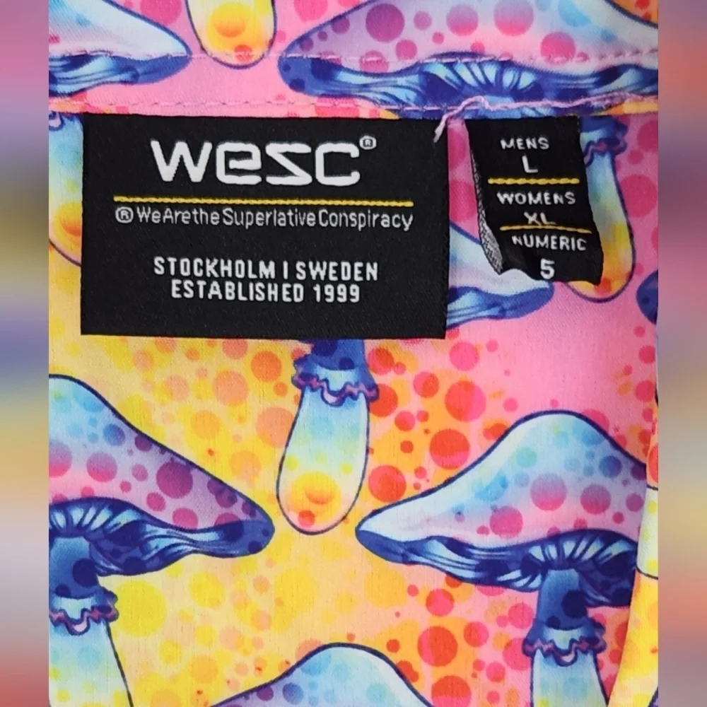 Wesc Mushroom Button Down Pocket Vibrant Colored Shirt. LG - Picture 3 of 6
